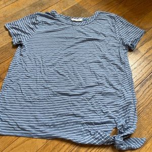 Womens Olivia Rae knotted front t shirt Sz S blue white striped short sleeve